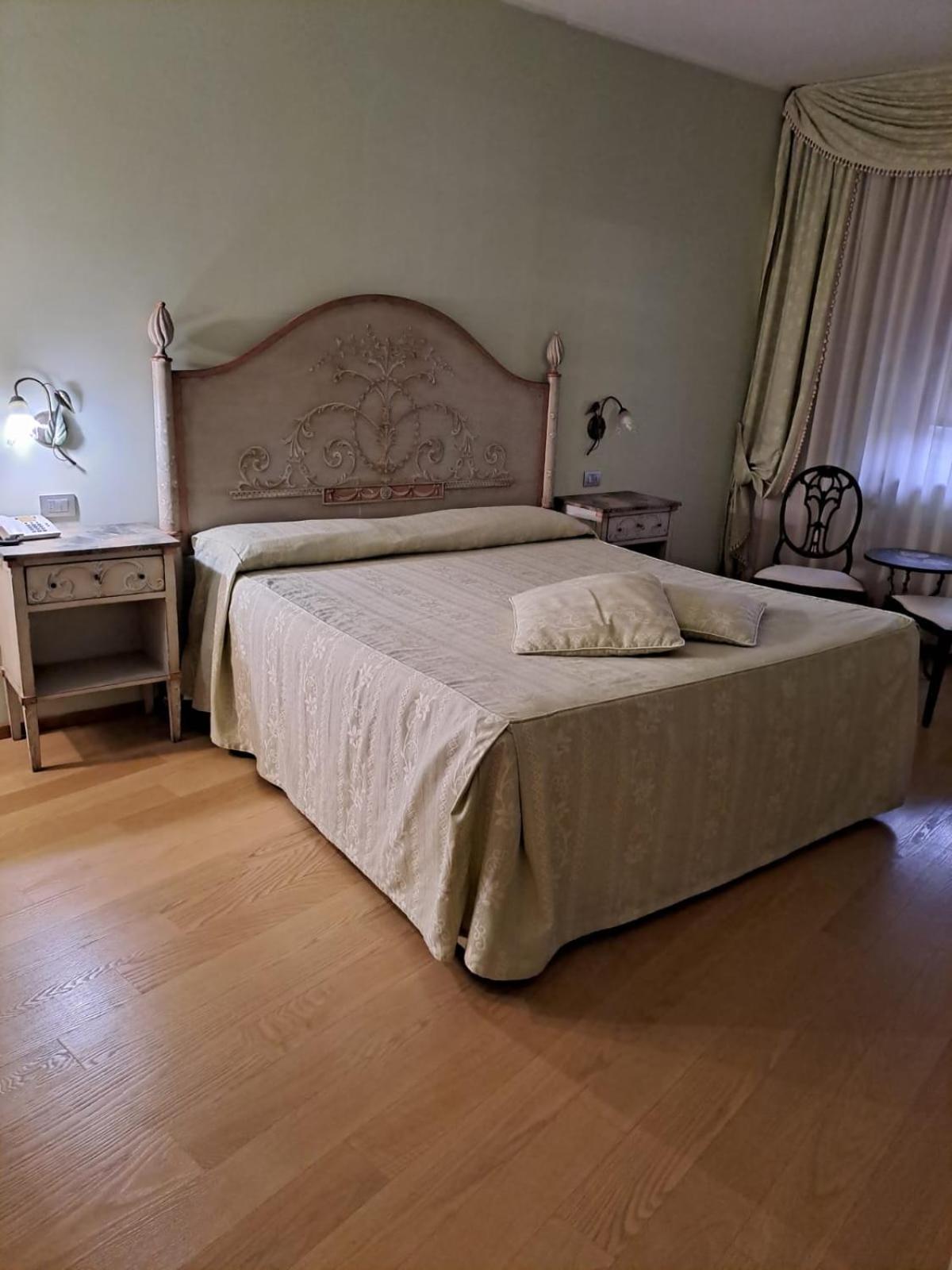 Hotel Internazionale แชร์วินญาโน เดล ฟริอูลี ภายนอก รูปภาพ