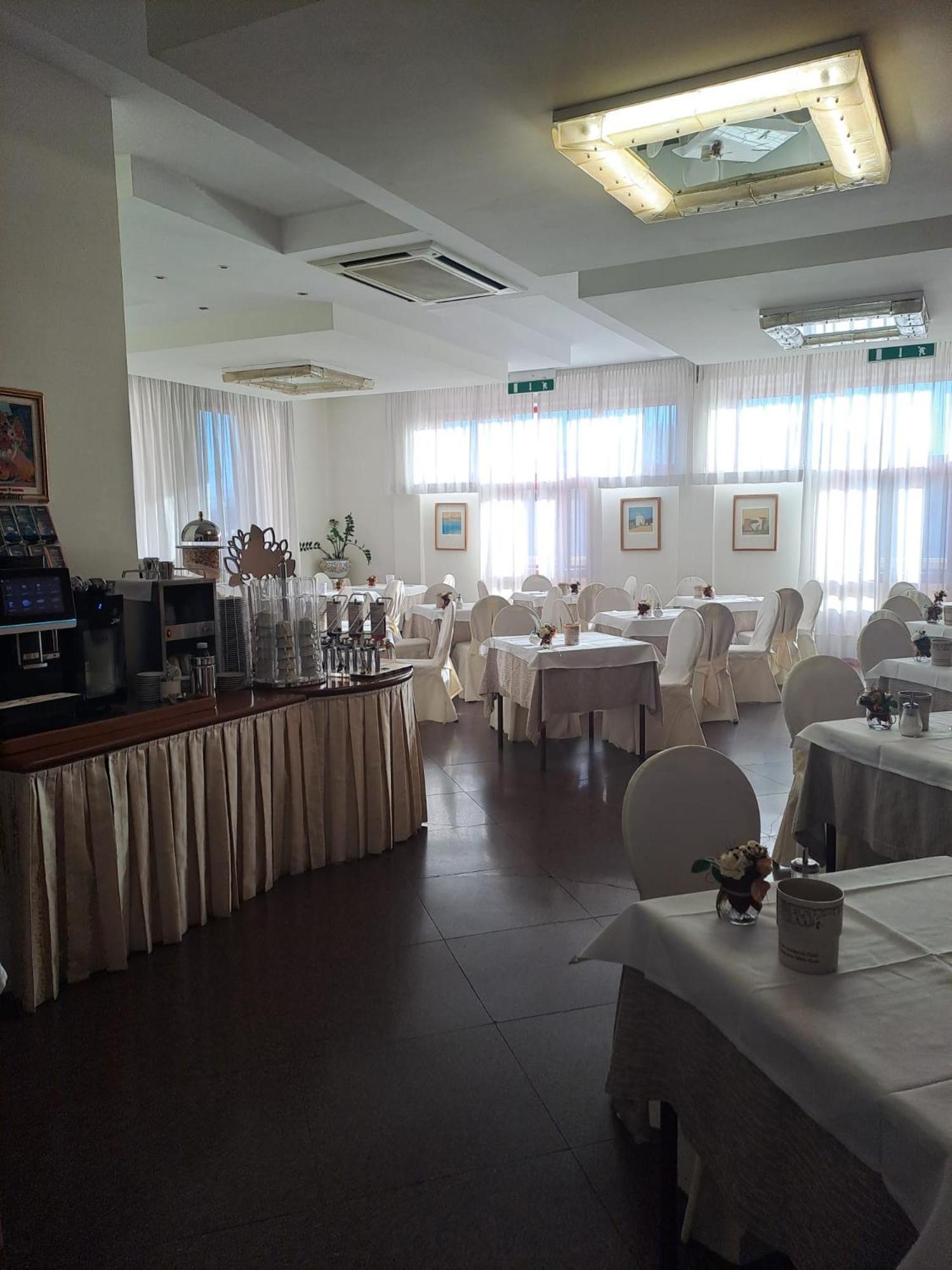 Hotel Internazionale แชร์วินญาโน เดล ฟริอูลี ภายนอก รูปภาพ