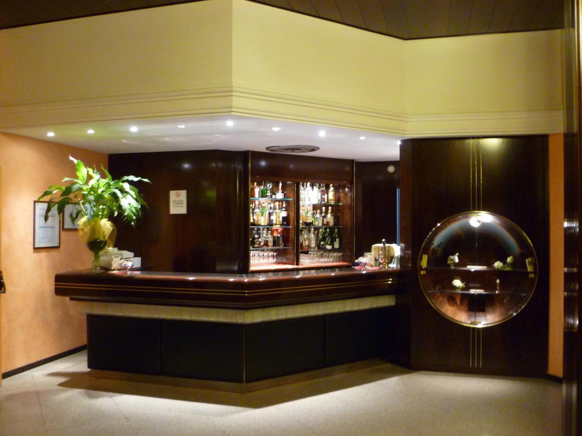 Hotel Internazionale แชร์วินญาโน เดล ฟริอูลี ภายนอก รูปภาพ
