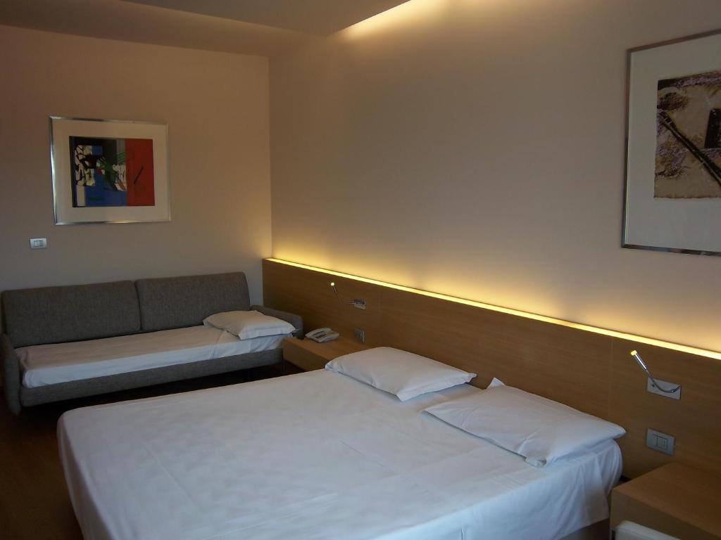 Hotel Internazionale แชร์วินญาโน เดล ฟริอูลี ห้อง รูปภาพ