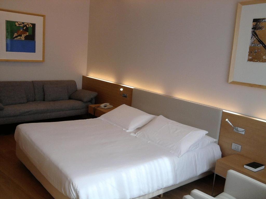 Hotel Internazionale แชร์วินญาโน เดล ฟริอูลี ภายนอก รูปภาพ