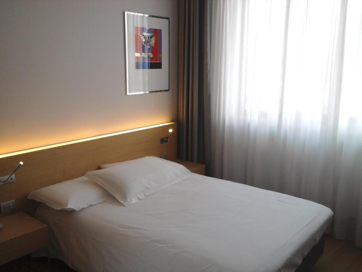 Hotel Internazionale แชร์วินญาโน เดล ฟริอูลี ภายนอก รูปภาพ